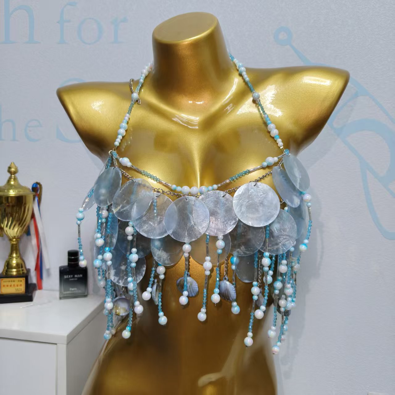 Top de sirena brillante hecho  - Body Jewelry Bra reseña y precio